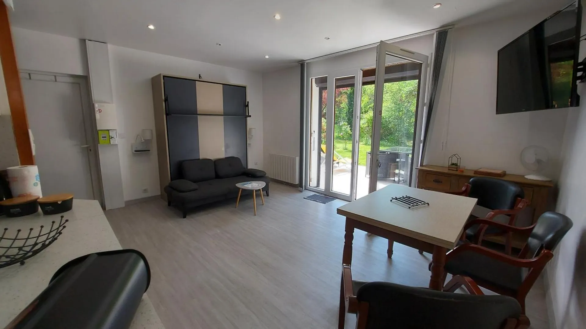 Centre St Jorioz : Charmant et spacieux studio avec terrasse et jardin privatif Saint-Jorioz 0*,  France